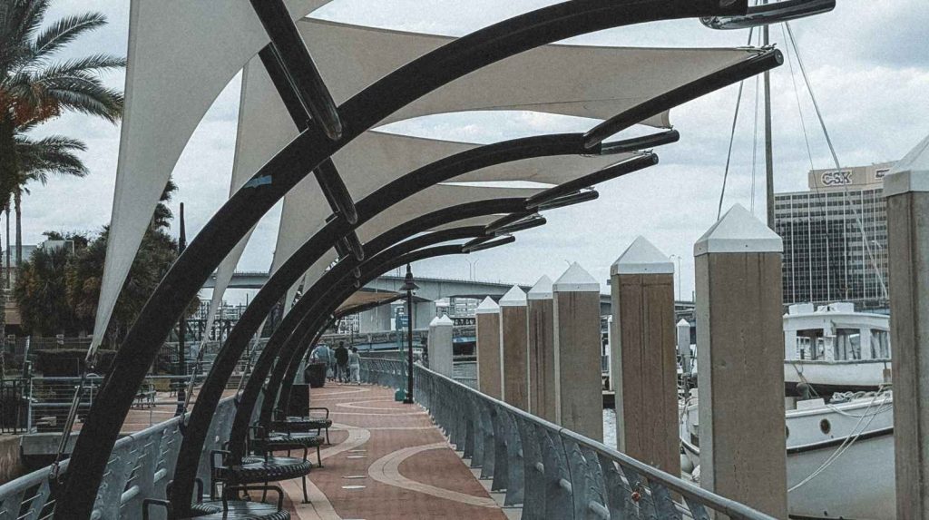 פתרונות קירוי כיסוי והצללה